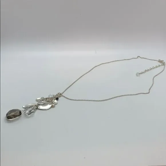 Silver tone and crystal pendant necklace. - Picture 2 of 5